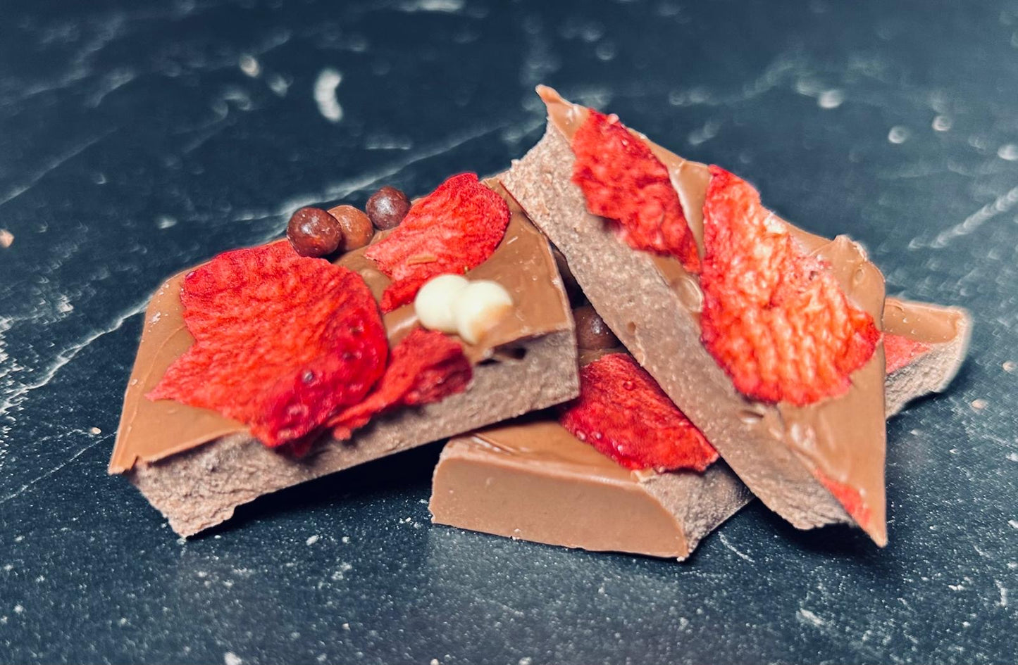 Milk Chocolate with Dry Strawberry fruit - 80g